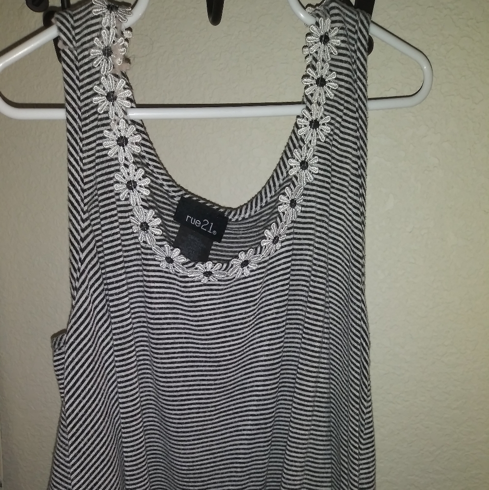Top - Picture 2 of 2
